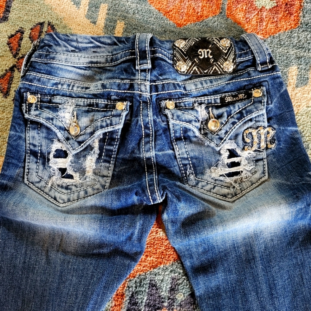 Miss Me Signature Ankle Skinny Low Rise Distressed Embroidered Pockets Jeans 24